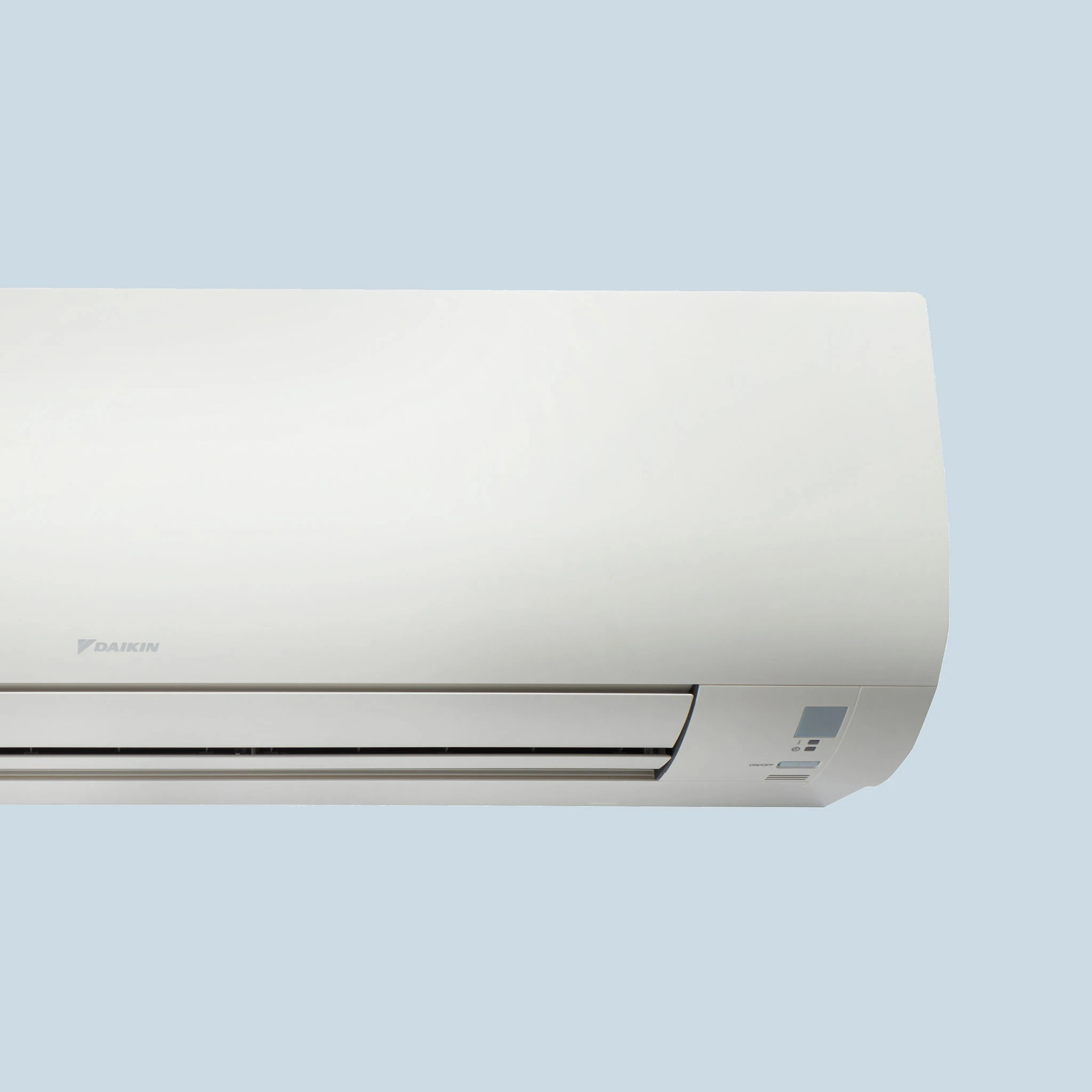 Ein weißes Daikin Comfora Wandgerät zeigt die Frontansicht mit Luftauslass und Bedienfeld an der rechten Seite.