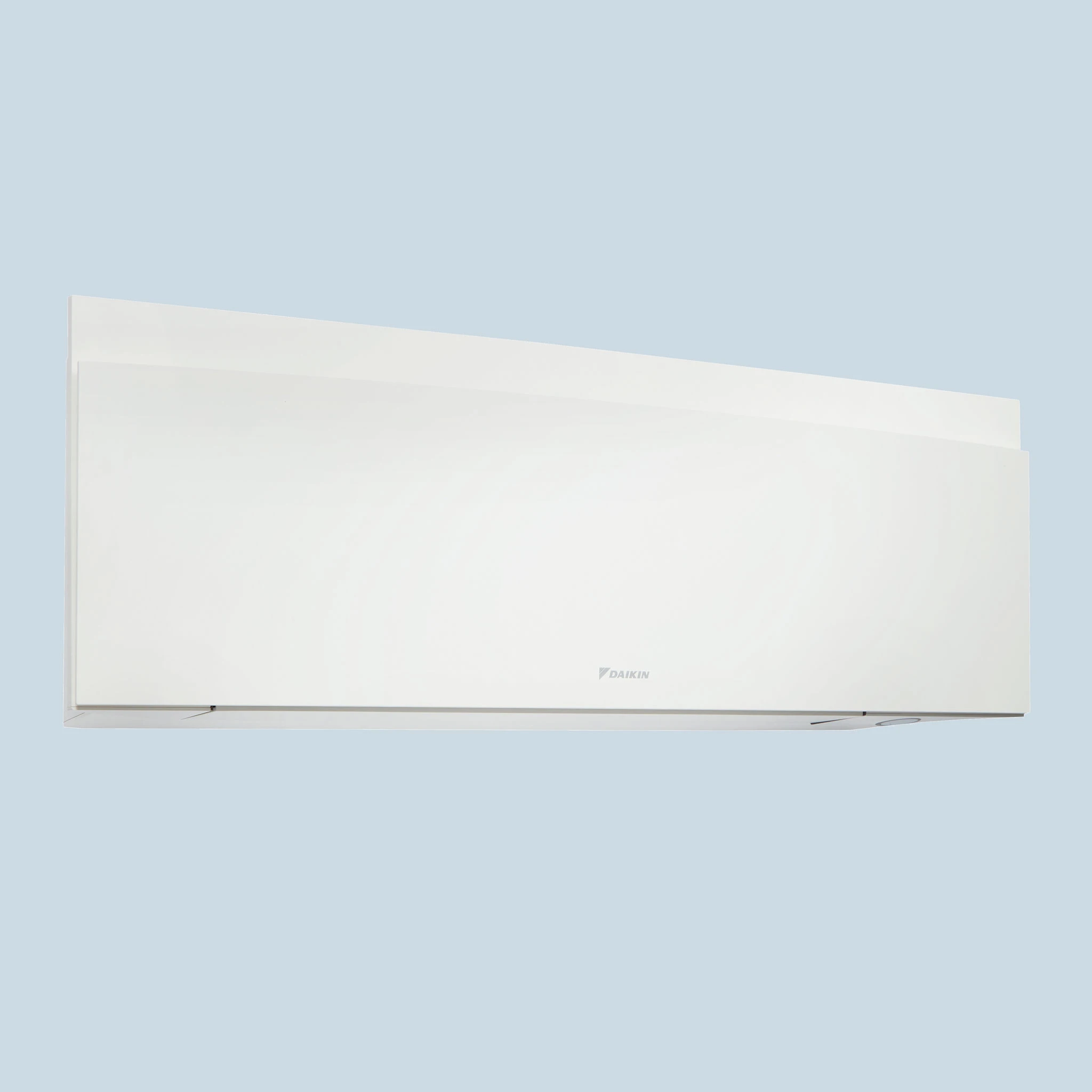 Das weiße Daikin Emura Wandgerät zeigt eine klare Frontansicht mit feiner Linienführung und dezentem Logo.