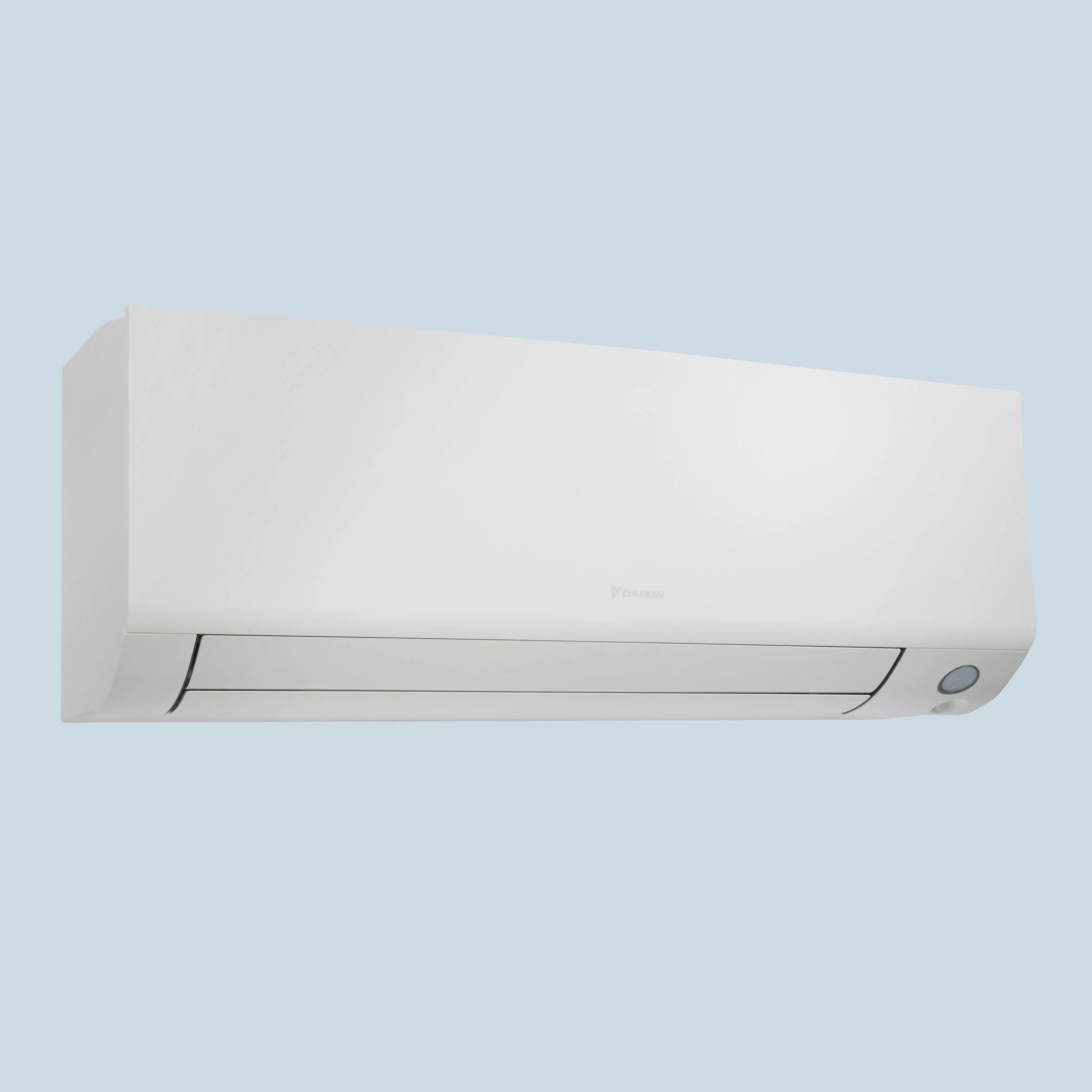 Das weiße Daikin Wandgerät zeigt ein schlankes Klimagerät mit klarer Front und dezentem Sensor im unteren rechten Bereich.